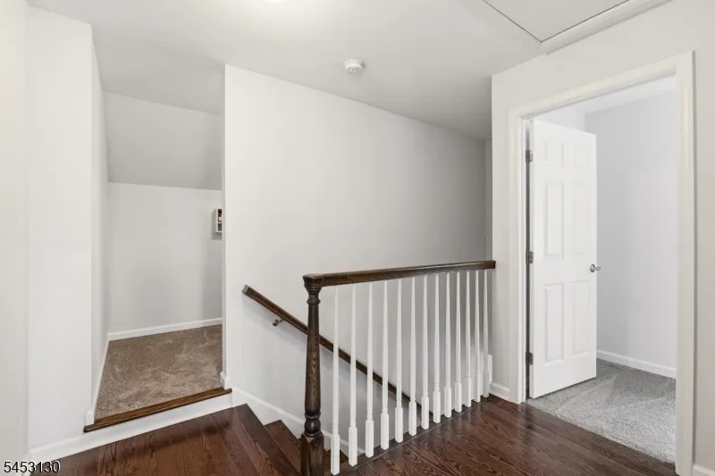2 Bluffs Ct Hamburg, NJ 07419