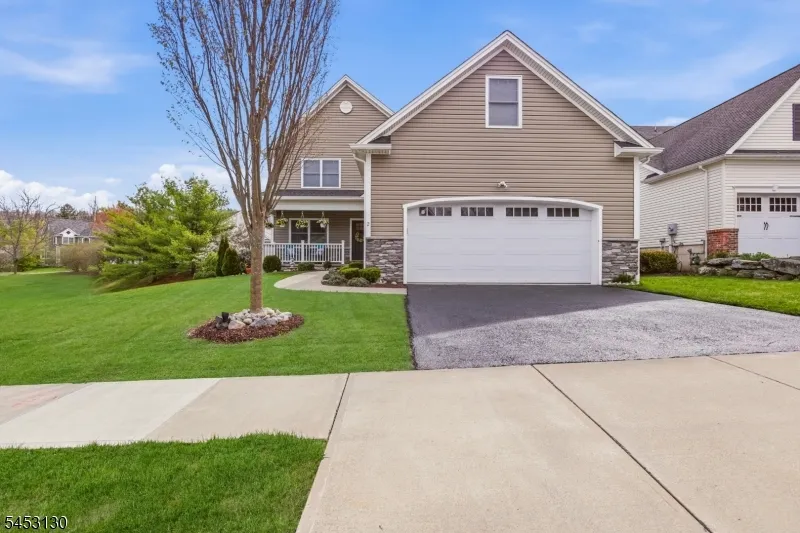 2 Bluffs Ct Hamburg, NJ 07419