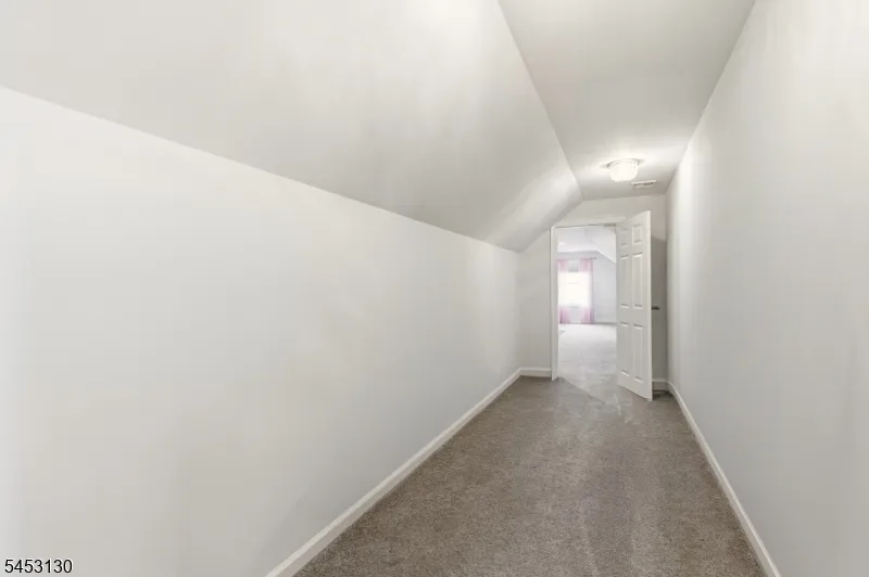 2 Bluffs Ct Hamburg, NJ 07419