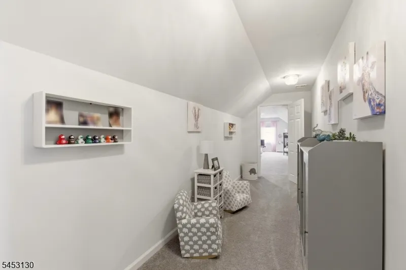 2 Bluffs Ct Hamburg, NJ 07419