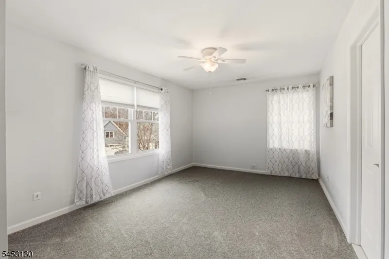 2 Bluffs Ct Hamburg, NJ 07419
