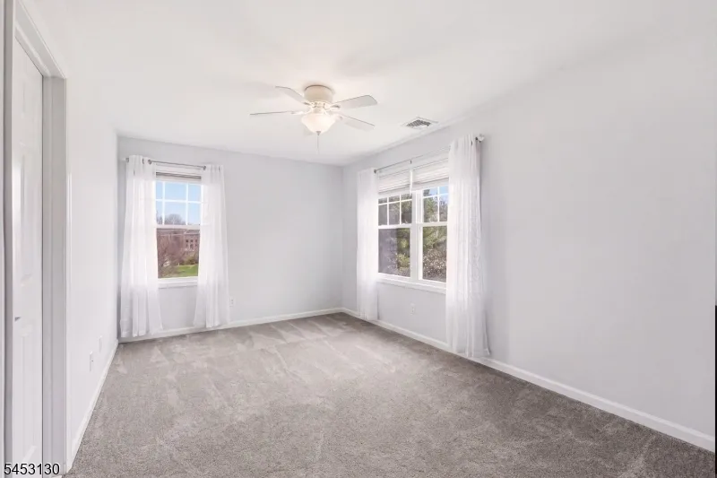 2 Bluffs Ct Hamburg, NJ 07419