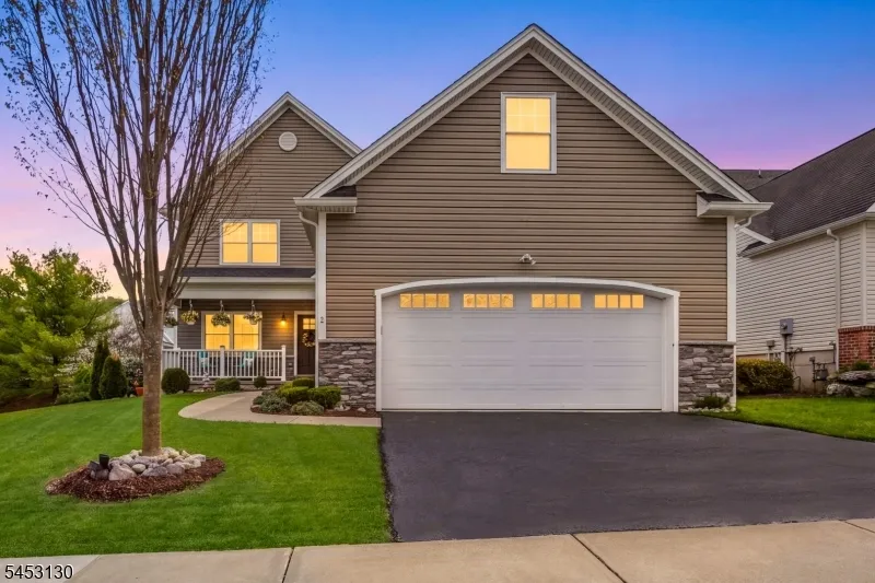 2 Bluffs Ct Hamburg, NJ 07419