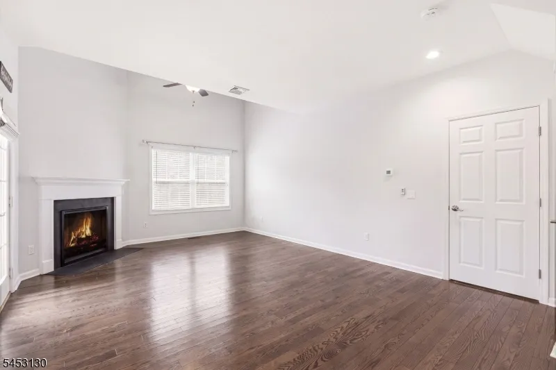 2 Bluffs Ct Hamburg, NJ 07419