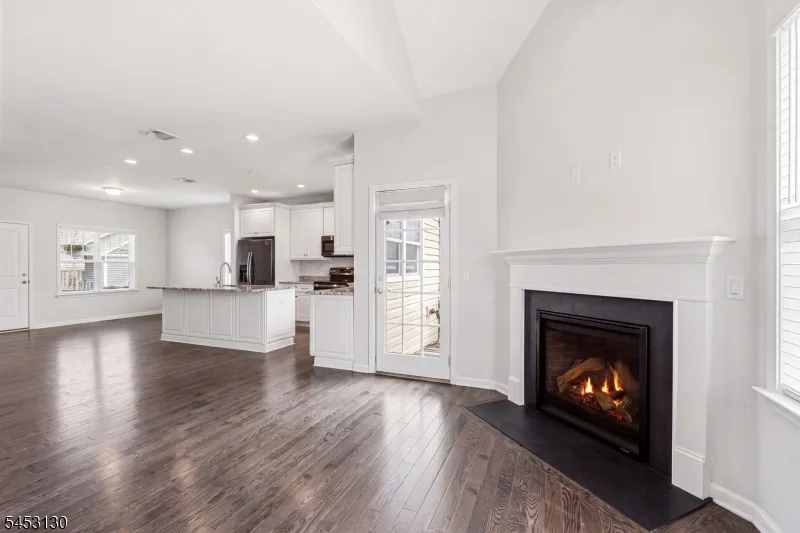 2 Bluffs Ct Hamburg, NJ 07419