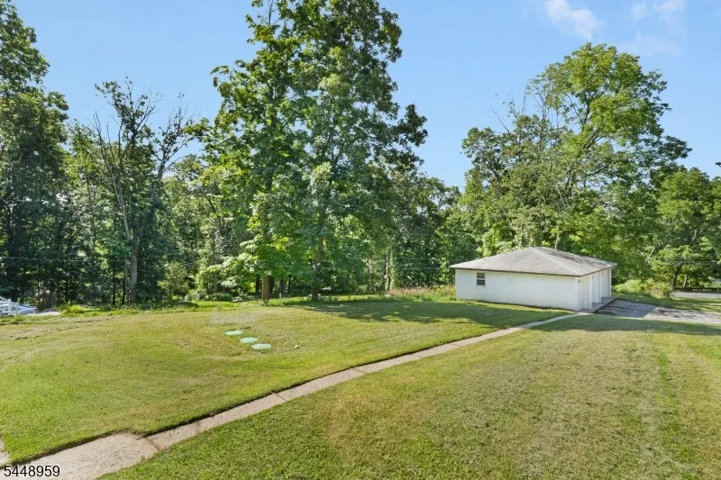 185 W Mountain Rd Sparta, NJ 07871