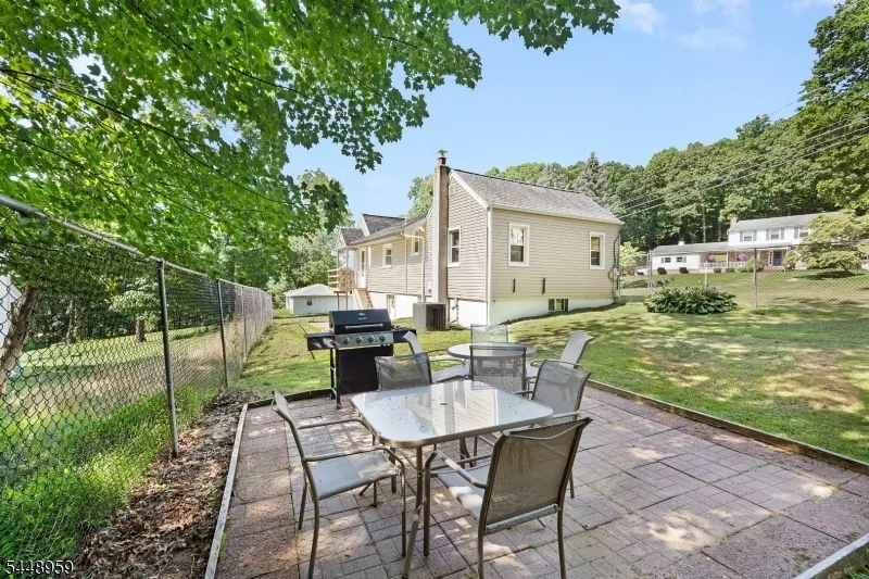 185 W Mountain Rd Sparta, NJ 07871
