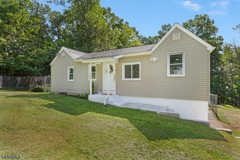 185 W Mountain Rd Sparta, NJ 07871