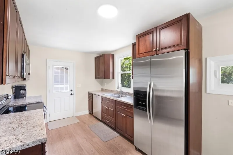 185 W Mountain Rd Sparta, NJ 07871