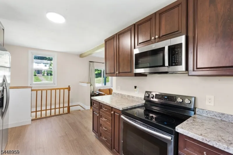 185 W Mountain Rd Sparta, NJ 07871