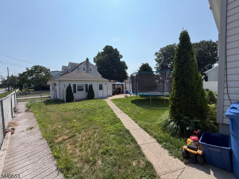 98 Liberty St Woodbridge, NJ 07095