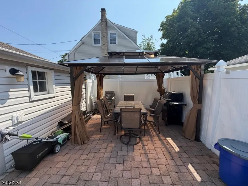 98 Liberty St Woodbridge, NJ 07095