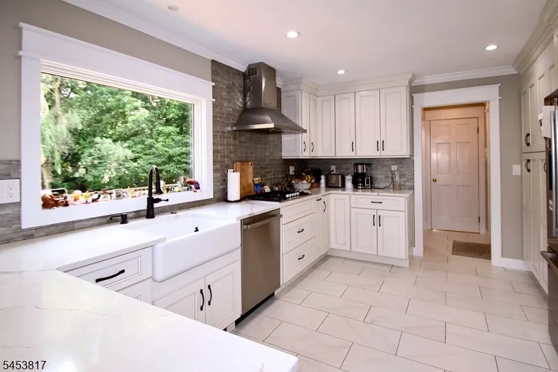 9 Watch Hill Rd Mahwah, NJ 07430