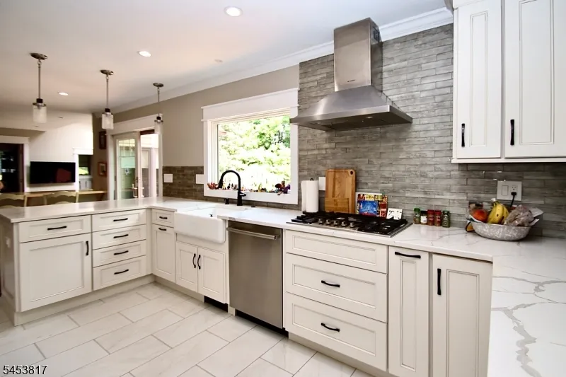 9 Watch Hill Rd Mahwah, NJ 07430