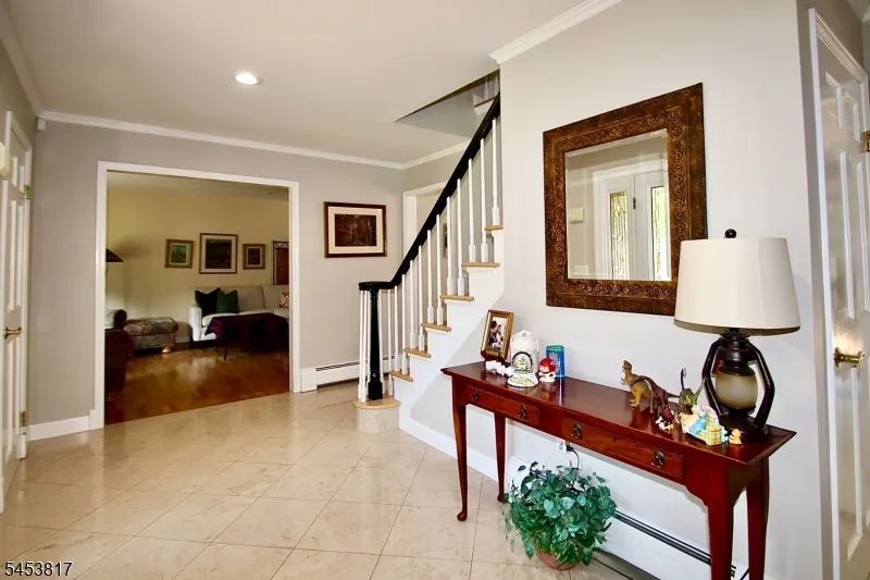 9 Watch Hill Rd Mahwah, NJ 07430