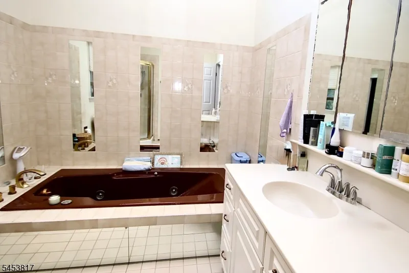 9 Watch Hill Rd Mahwah, NJ 07430