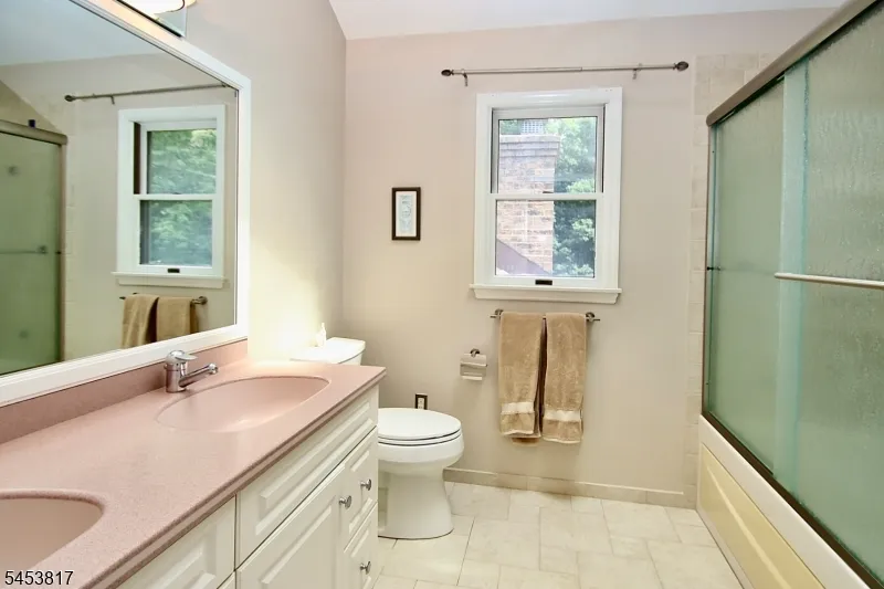 9 Watch Hill Rd Mahwah, NJ 07430
