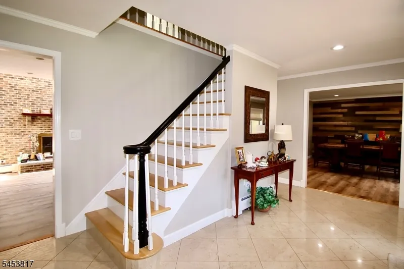 9 Watch Hill Rd Mahwah, NJ 07430