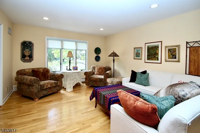 9 Watch Hill Rd Mahwah, NJ 07430