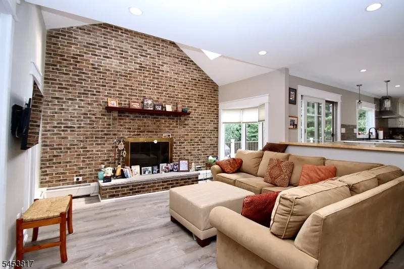 9 Watch Hill Rd Mahwah, NJ 07430
