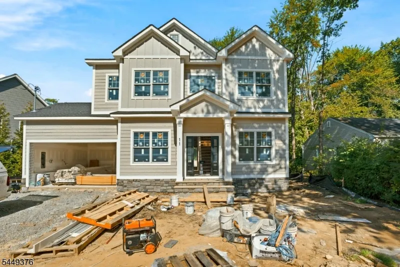 11 Maplewood Dr Livingston, NJ 07039