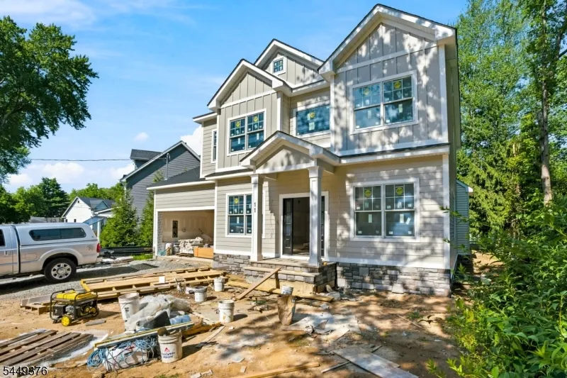 11 Maplewood Dr Livingston, NJ 07039