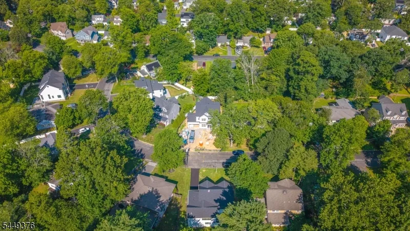 11 Maplewood Dr Livingston, NJ 07039