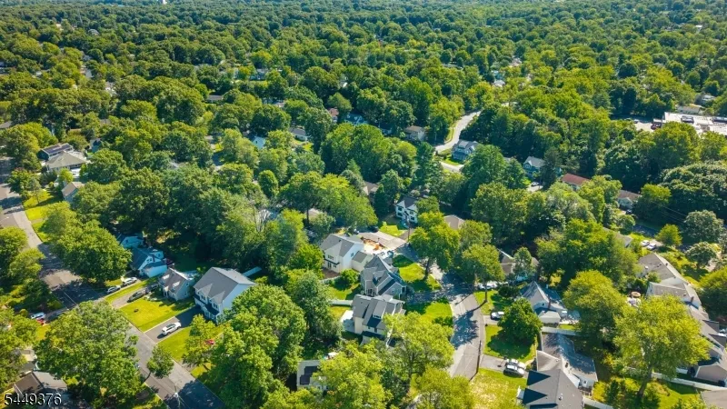 11 Maplewood Dr Livingston, NJ 07039
