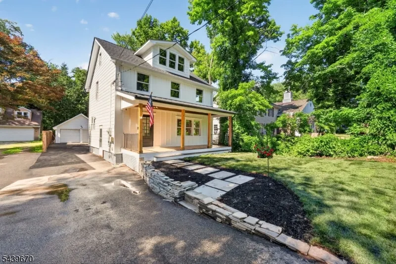 129 W Oak St Bernards, NJ 07920