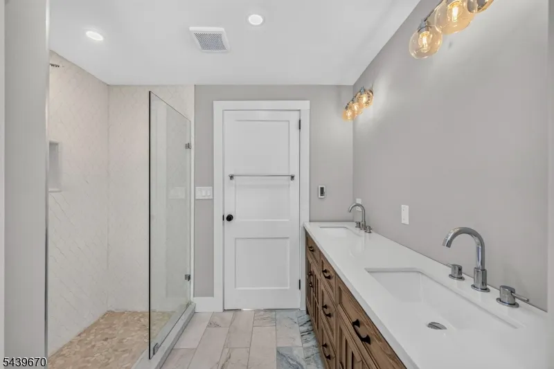 129 W Oak St Bernards, NJ 07920