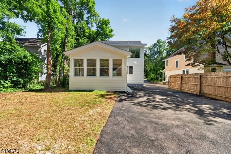 129 W Oak St Bernards, NJ 07920