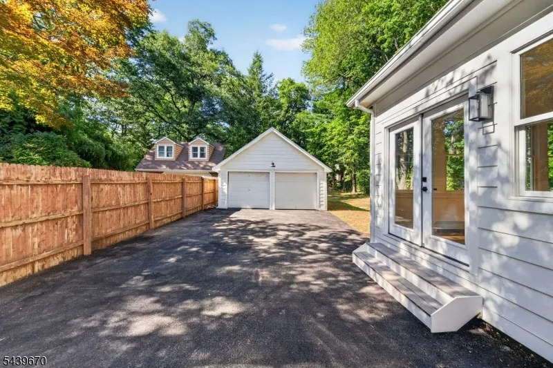 129 W Oak St Bernards, NJ 07920