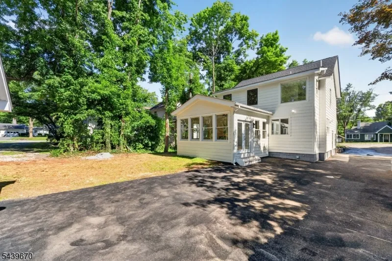 129 W Oak St Bernards, NJ 07920