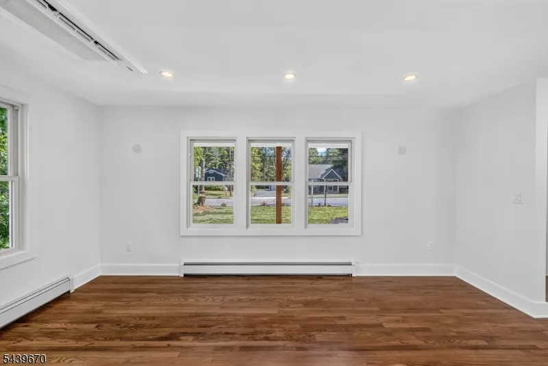 129 W Oak St Bernards, NJ 07920