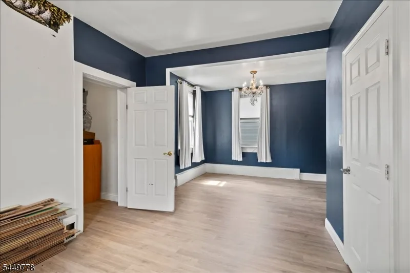 199 Grove Ave Woodbridge, NJ 07095