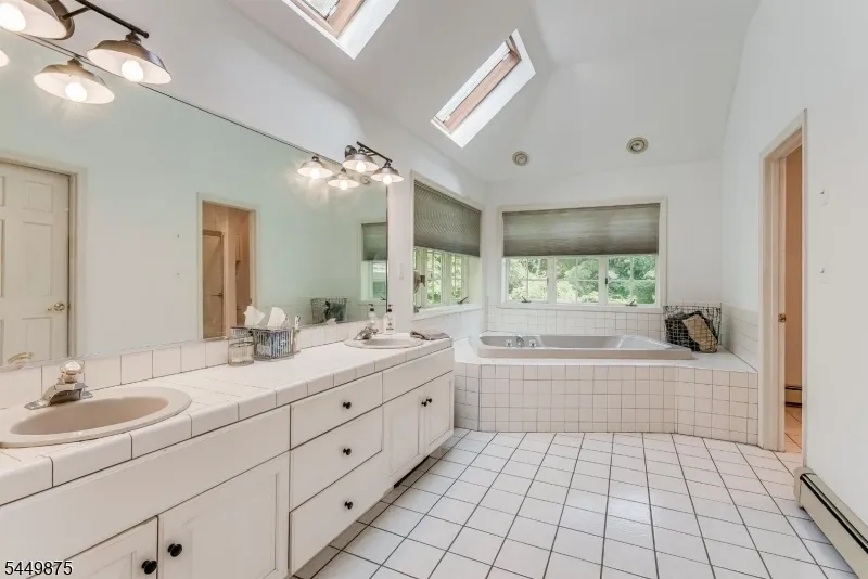 16 New Star Ridge Rd Sparta, NJ 07871