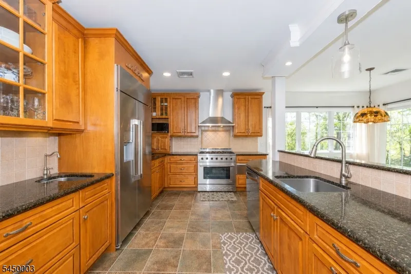 43 Brush Hill Rd Kinnelon, NJ 07405