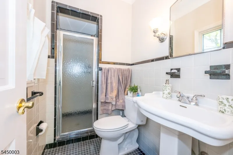 43 Brush Hill Rd Kinnelon, NJ 07405