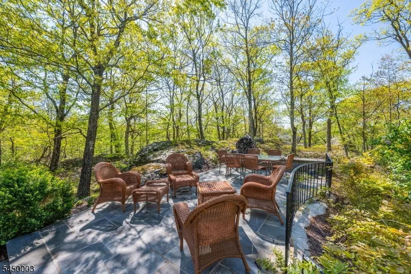 43 Brush Hill Rd Kinnelon, NJ 07405
