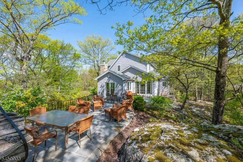 43 Brush Hill Rd Kinnelon, NJ 07405