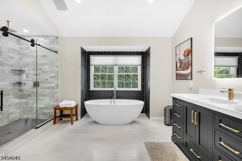 41 Wellington Dr Washington, NJ 07853