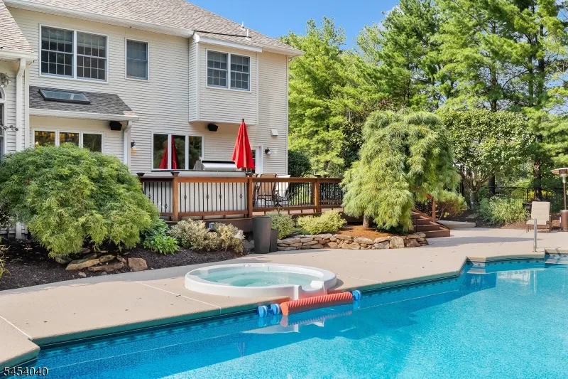 41 Wellington Dr Washington, NJ 07853
