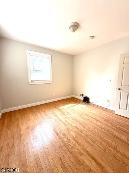 33 Livingston Ave Woodbridge, NJ 07001