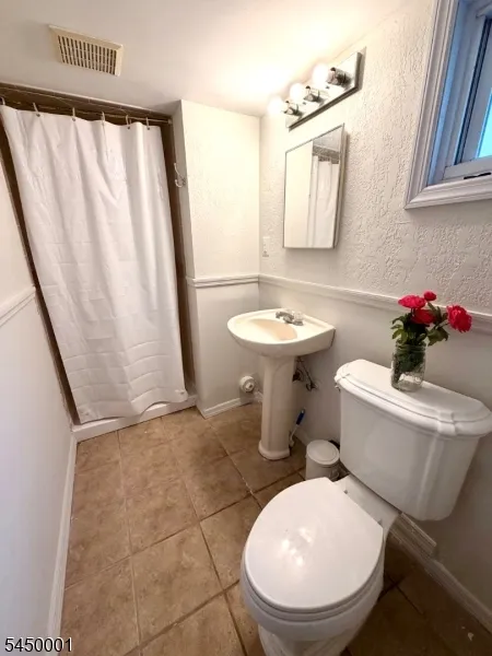 33 Livingston Ave Woodbridge, NJ 07001