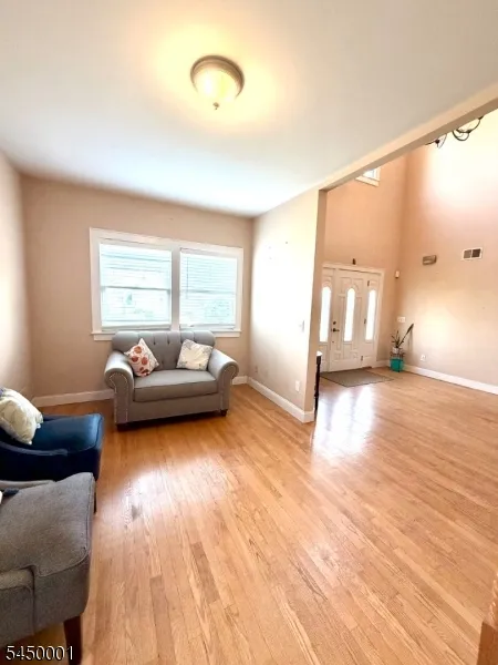 33 Livingston Ave Woodbridge, NJ 07001