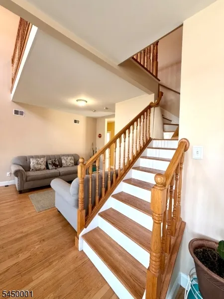 33 Livingston Ave Woodbridge, NJ 07001