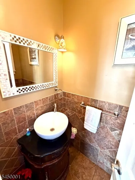 33 Livingston Ave Woodbridge, NJ 07001