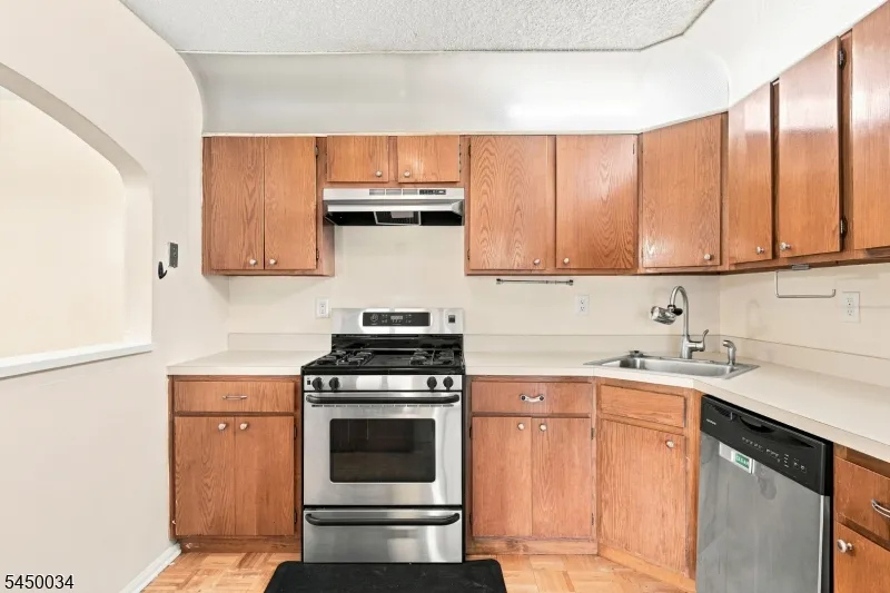 407 Lancaster Ct Piscataway, NJ 08854