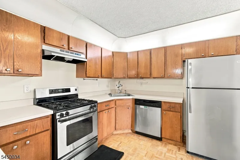407 Lancaster Ct Piscataway, NJ 08854