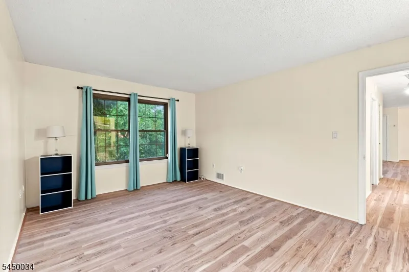 407 Lancaster Ct Piscataway, NJ 08854